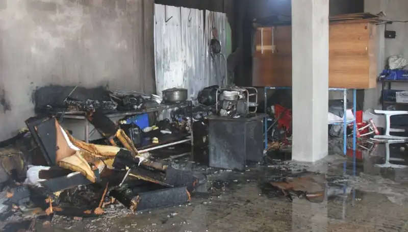 Antalya'da Depodaki Yangın, Evi Küle Çevirme Tehlikesiyle Karşı Karşıya Kaldı!