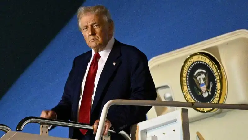 Katar'dan Trump'a Giden 400 Milyon Dolarlık Jetin Görüntüleri Ortaya Çıktı