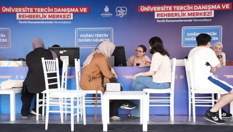 İstanbul'da 24 Noktada "İBB Tercih Danışma ve Rehberlik Merkezi" Açıldı!