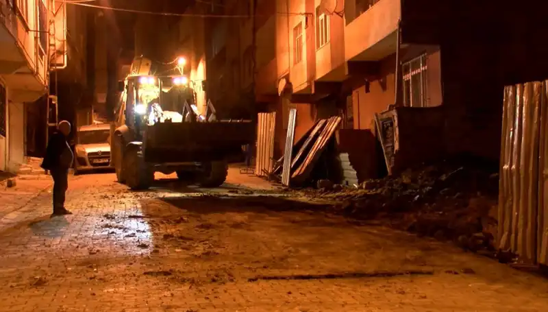 Bağcılar'daki Tehlikeli Eğilme: Boşaltılan Bina ile İlgili Yeni Gelişmeler