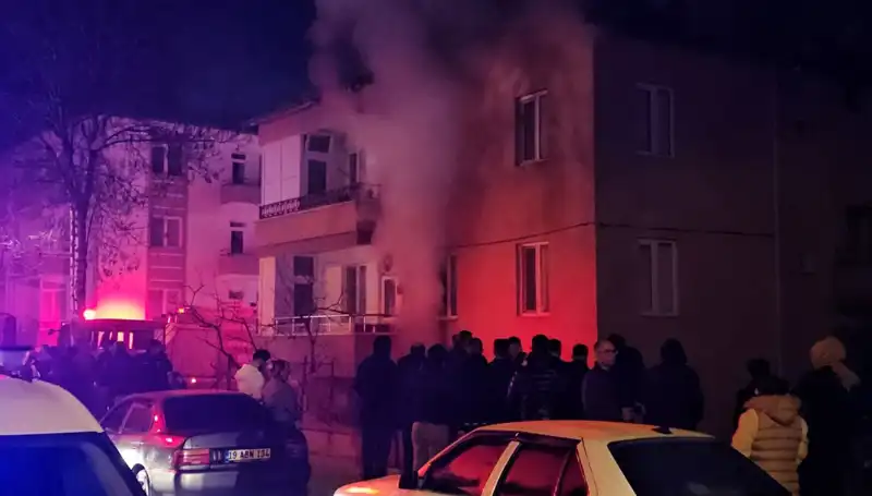 Çorum'da Bodrum Katında Yangın! 10 Kişi Dumandan Etkilendi