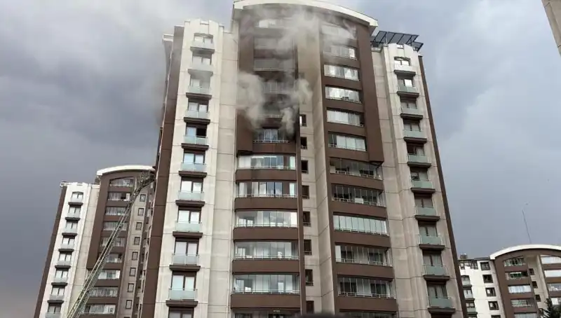 Ankara'da 14 Katlı Binada Yangın: Korkutan Anlar ve Can Pazarı