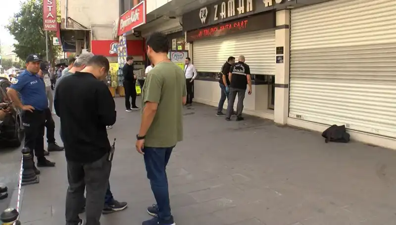 Güpegündüz Cadde Ortasında Kuyumcu Soyguna Cesaret Eden Şebeke
