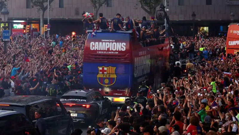 Barcelona’nın Yıldızları, Taraftarlarıyla Unutulmaz Bir Buluşma Gerçekleştirdi