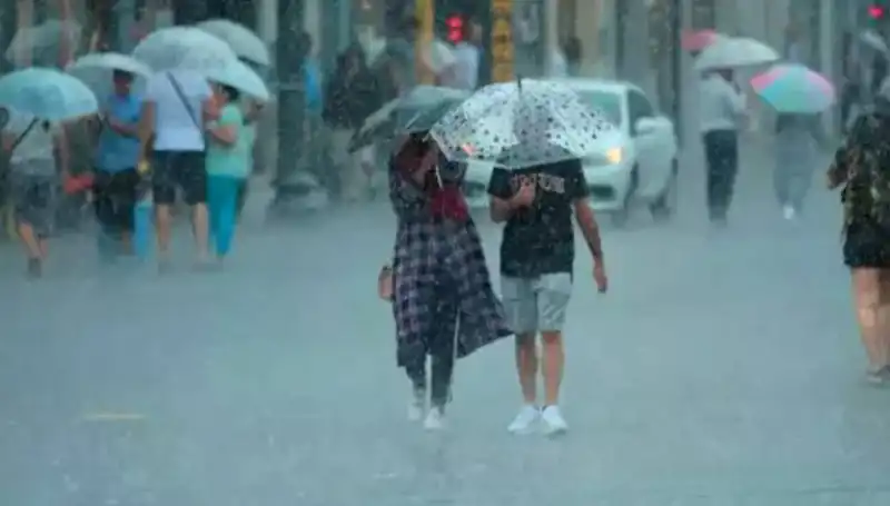Meteoroloji'den Kritik Uyarılar: Yangın Bölgesinde Kuvvetli Rüzgar, İstanbul'da Sağanak Yağış Bekleniyor