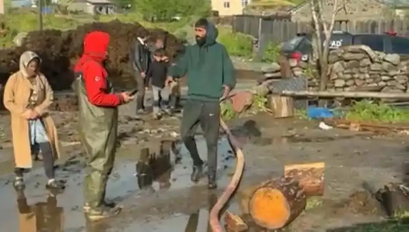 Ardahan’da Aniden Yağmur: Sel Felaketi Sırasında Rüzgar Da Şiddetlendi