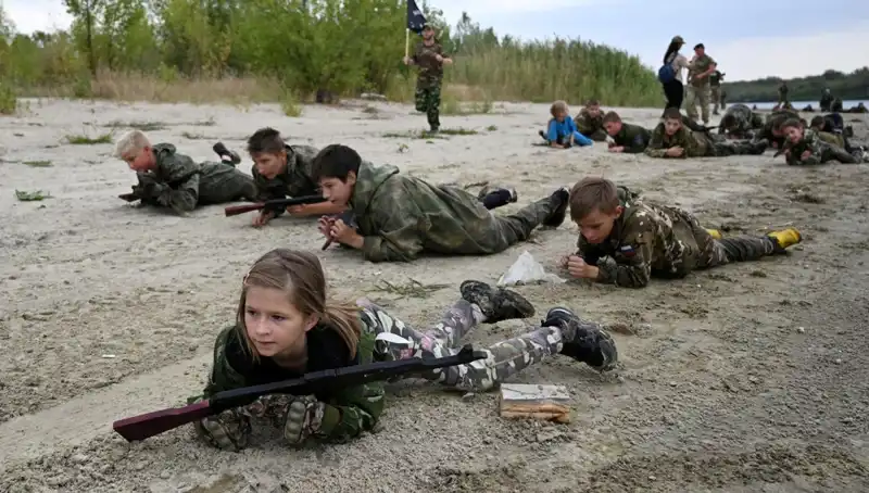 Rusya'da 8 Yaşındaki Çocuklar Askeri Eğitim Alıyor: "Hayatım Tehlikedeydi"