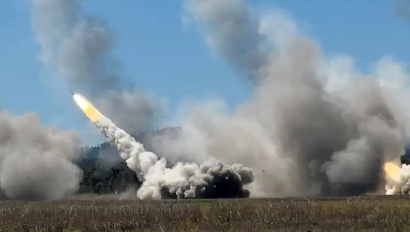 Avustralya'da Tarihi An: En Büyük Askeri Tatbikatta HIMARS Atışı Gerçekleşti