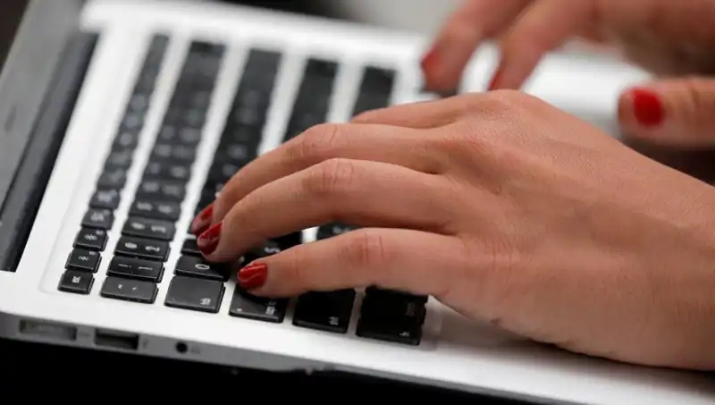 Laptop Mikrofonlarındaki Gizli Tehlike: Dinlenme Riski Nedir?