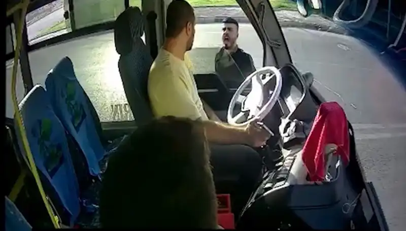 Antalya'da Otobüs Şoförünü Bıçaklayan Kişi Yakalandı: Olayın Perde Arkası Neler?