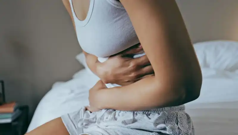 22 Yaşında Bağırsak Kanseri Teşhisi: Belirtileri Göz Ardı Eden Bir Genç Kadının Hikayesi
