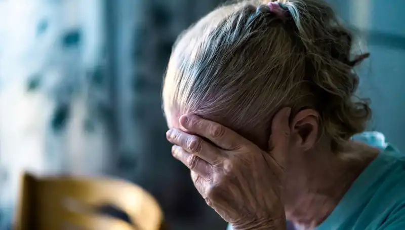 Nöroloji Uzmanı Açıklıyor: Alzheimer'a Yol Açan Günlük Alışkanlıklar Nelerdir?