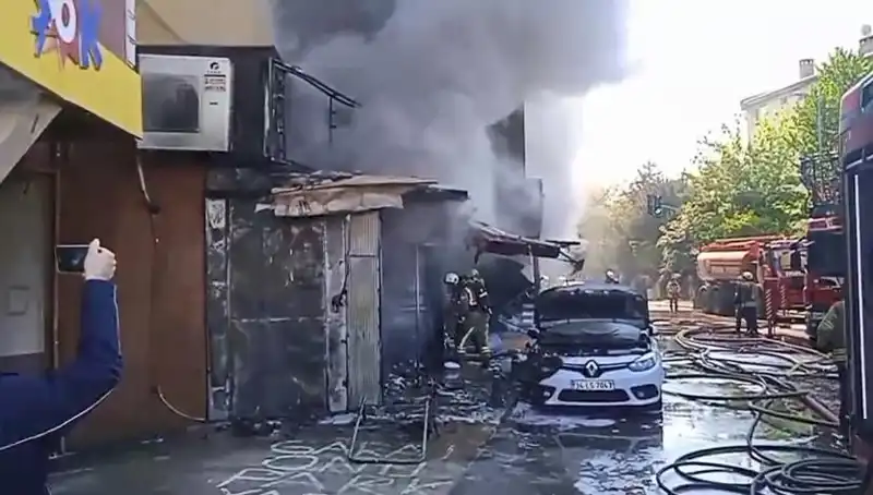 Ümraniye'de Hediyelik Eşya Dükkanında Korkutan Yangın: Olayın Detayları Ortaya Çıktı