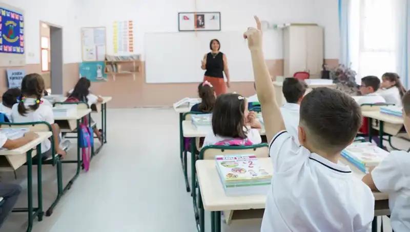 Ücretli Öğretmenlik Başvuruları 2025: Merakla Beklenen Tarihler ve Süreçler
