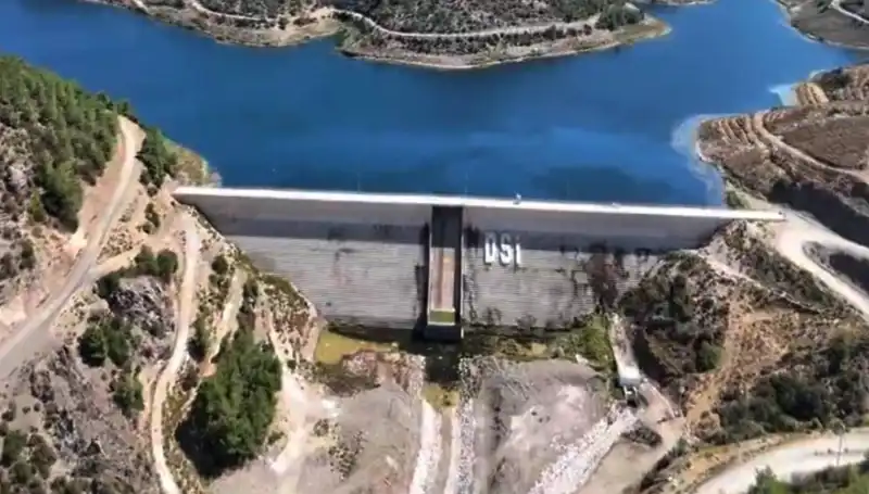 Çeşme'de Su Kesintileri Sona Eriyor: Yeni Proje ile Su Sorunu Çözülüyor