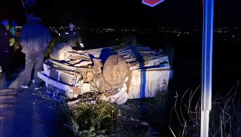 Otomobil Şarampole Devrildi: Korkunç Kaza 1 Hayat Aldı, 3 Yaralı