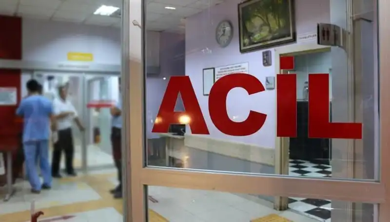 Uşak’ta Kontrolden Çıkan Motosiklet Ağaca Çarparak Korkunç Bir Kazaya Neden Oldu