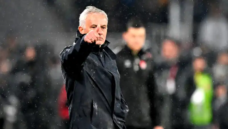 Mourinho'dan İngiltere'de Sıradışı Görüşme: İki Yıldız Transfer Edilecek Mi?
