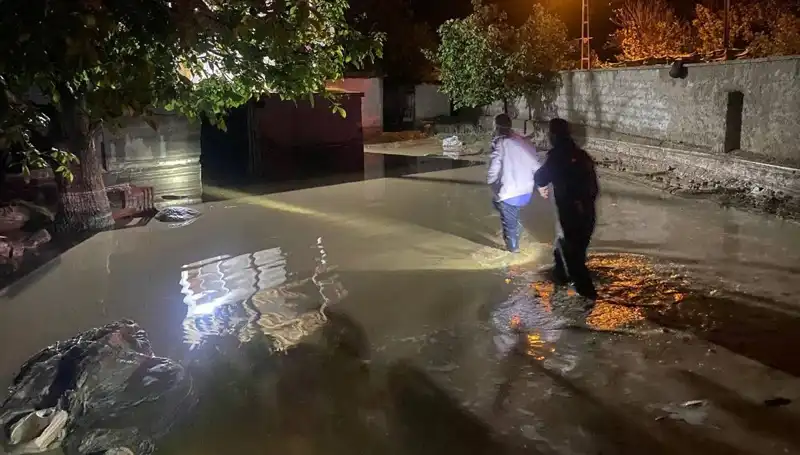 20 Dakikada Yağış, Evler İçin Felaket Getirdi: Selde Neler Oldu?