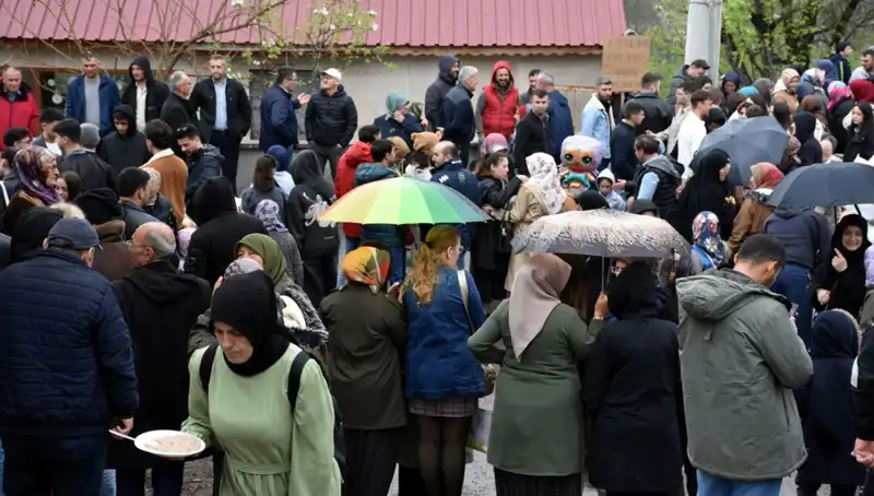 Türkiye’nin Yüzyıllık Geleneği: 12 Bin Kişinin Bayramlaşma Coşkusu