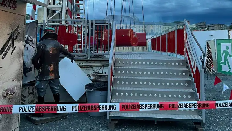 Salıncak Kazasında Facianın Eşiğinden Dönüldü: Reklam Direkleri ile Çarpışma