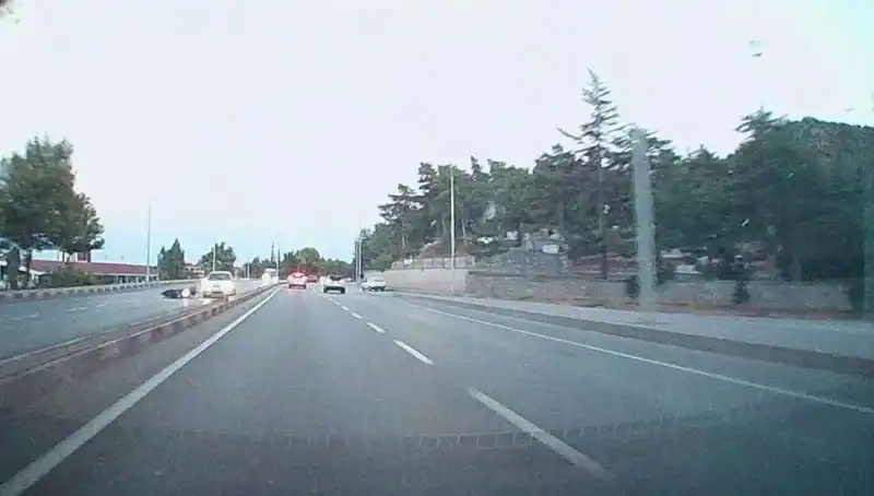 Otomobil ve Motosikletin Çarpışması: Kaza Anı Kameralarda