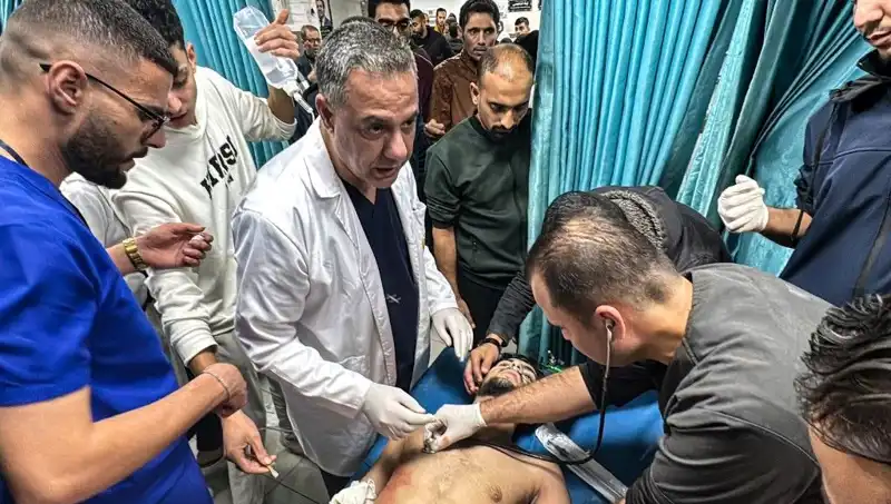 İsrail'in Alıkoyduğu Filistinli Hastane Müdürü Hastanede Hayatta Kalma Mücadelesi Veriyor
