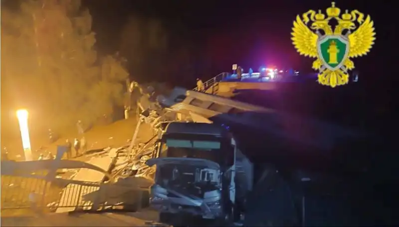 Rusya’da Şok Edici Kaza: İki Köprü Çöktü, Trenler Raydan Çıktı!