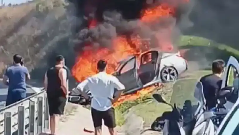 TEM Otoyolu’nda Korkutan Kaza: Otomobil Alev Alev Yandı