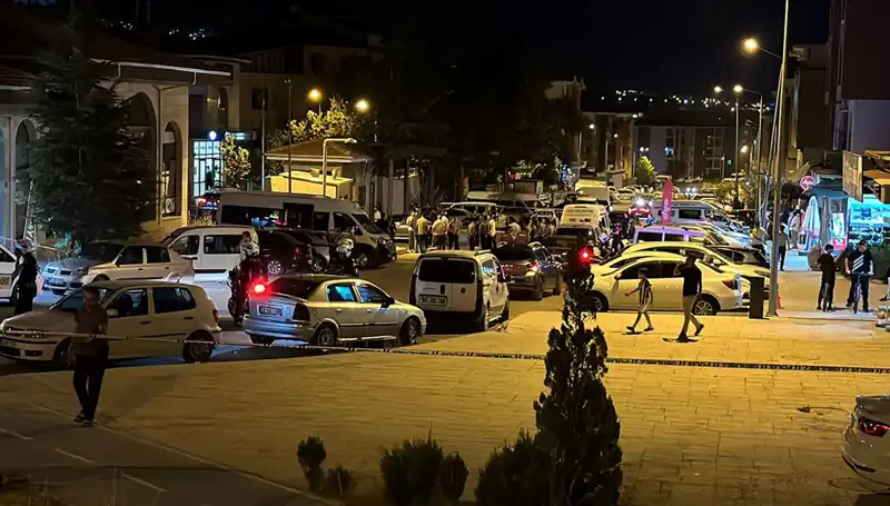 İki Ailenin Kavgasi Sonrası 1 Ağır Yaralı, 3 Kişi Hastanede