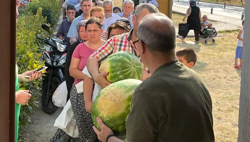 Hasat Sezonu Heyecanı: Tarlada Kalan Ürünler Ücretsiz Dağıtıldı