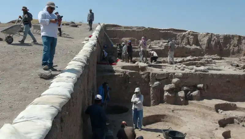 Kilis'te Oylum Höyük Kazıları Devam Ediyor: Sıcak Havanın Zorlukları ve Keşifler