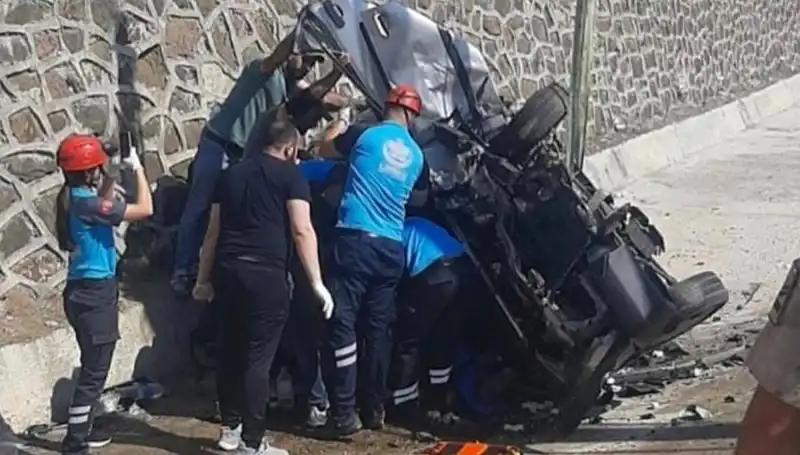 Tunceli'de Kafa Kafaya Çarpışan İki Araçta Feci Kaza