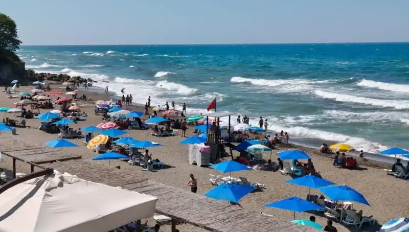 Akçakoca’da Denize Giriş Yasağı: Yerli ve Yabancı Turistler Ne Yapacak?