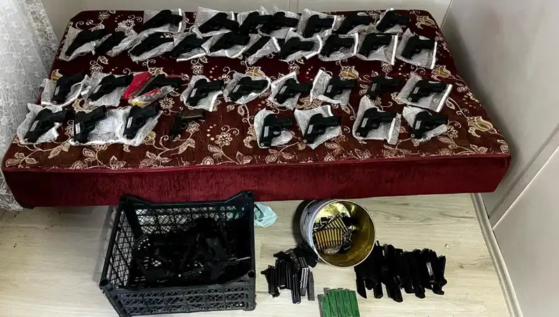 Gaziantep'te Şok: El Bombası ve 45 Silah Ele Geçirildi!