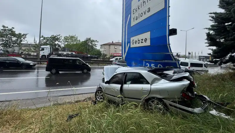 Trafik Levhasına Çarpan Araçta Bir Yara Alandı: Olayın Sebepleri Neler?