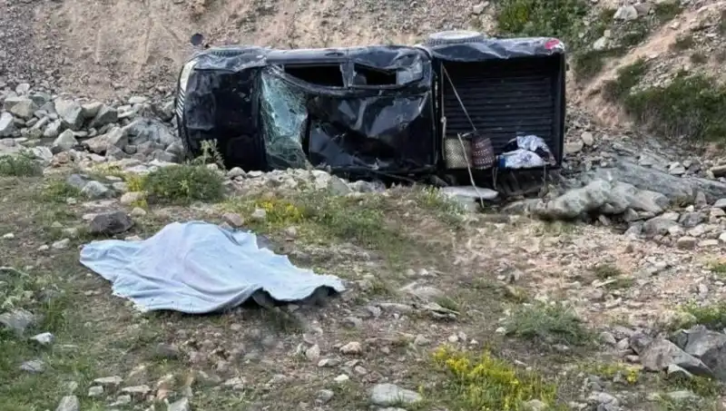 Gümüşhane’deki Feci Kaza: Gözyaşlarıyla Karşılanan Bir Can Kaybı ve 5 Yaralı!