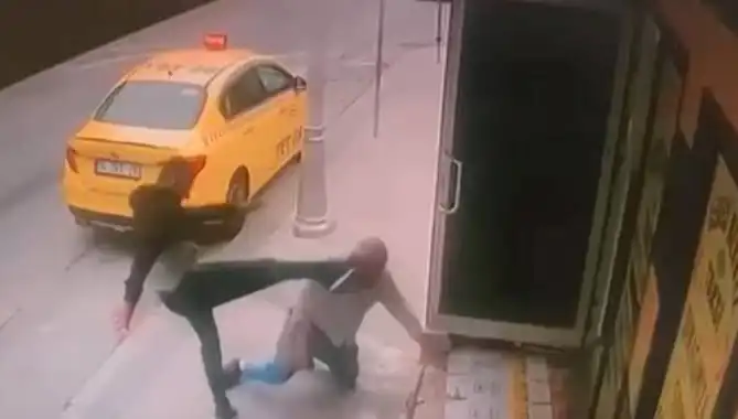 Taksi Durağında İhtişam Yerini Korkutucu Anlara Bıraktı: Bacak Kırma Olayı