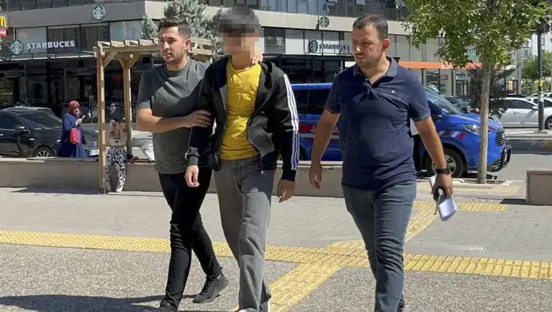 Tartışma Büyüdü: Genç Kardeş, Ağabeyini Bıçakladı