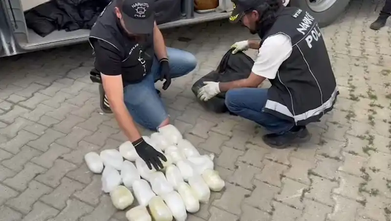 Yolcunun Valizinde Kayıp 13 Kilo Metamfetamin Bulundu!