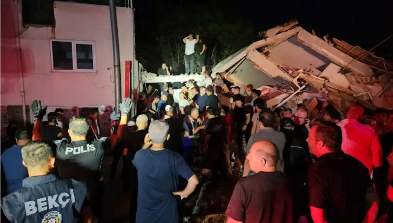 Balıkesir Sındırgı'da Şiddetli Deprem Sonrası Hayatını Kaybedenler ve Yaralılar