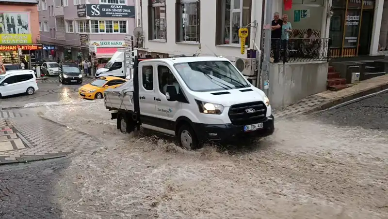 : Şiddetli Sağanaklar: 10 Dakikada Şehri Vuran Su Baskınlarının Nedenleri