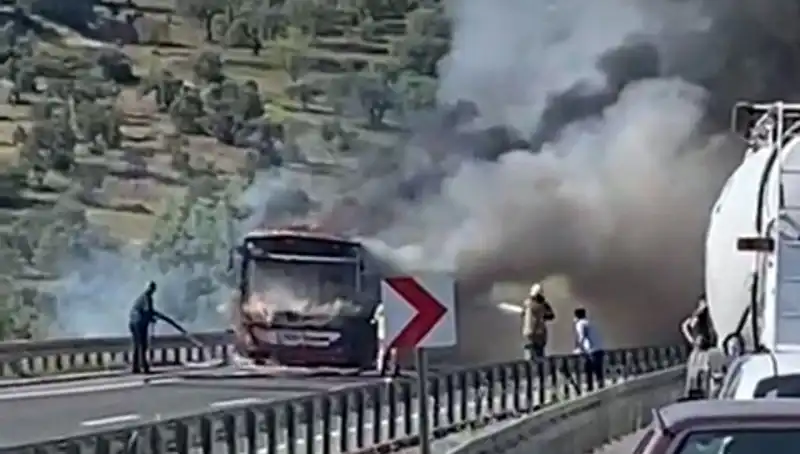 İzmir'de Belediye Otobüsünde Yangın: Yolcuların Feci Anları