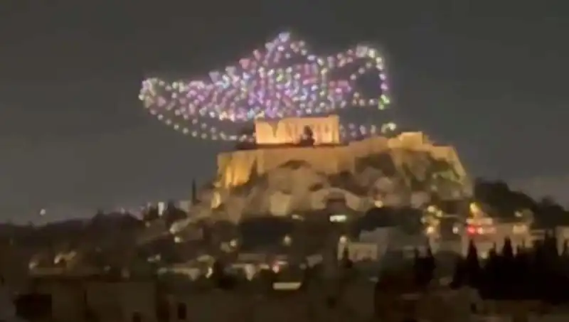 Akropolis Üzerinde Drone ile Reklam Yapanlara Soruşturma Açıldı!
