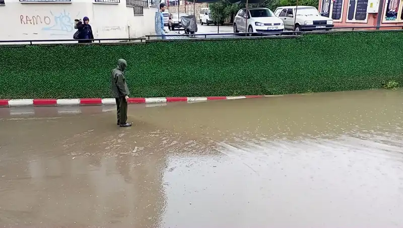 Aydın'da Şiddetli Sağanak: Alt Geçitler Sular Altında Kaldı