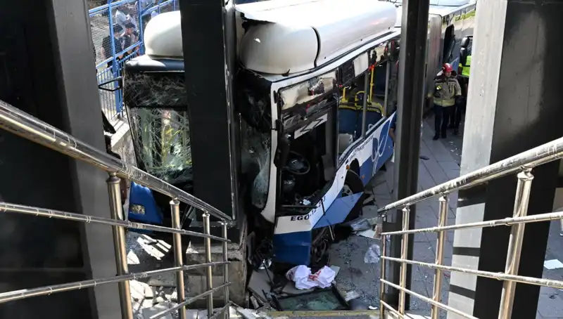 Ankara'da Belediye Otobüsü Kaza Yaptı: Feci Olayda 27 Yaralı!