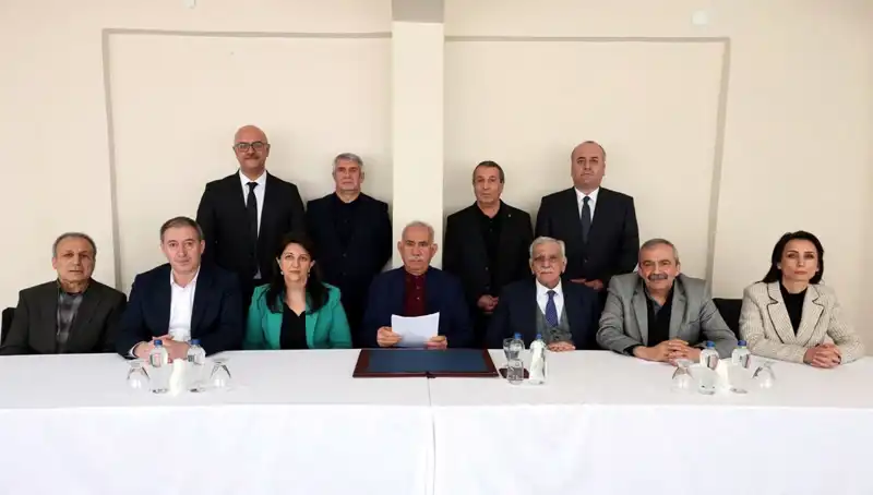 PKK'nın Fesih İlanı Sonrası Türkiye'de Yeni Dönem: Terörsüz Bir Gelecek Mi?