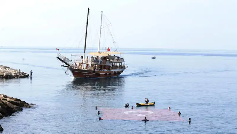 15 Temmuz Anması: Denizde Yapılan Duygu Dolu Etkinlik