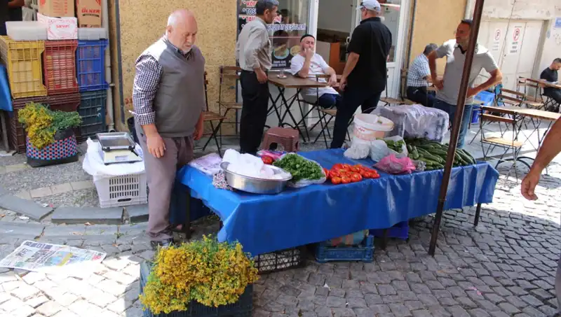 Dağlarda Kendiliğinden Yetişen Şifa Kaynağı: Pazarda 30 TL'den Satılıyor