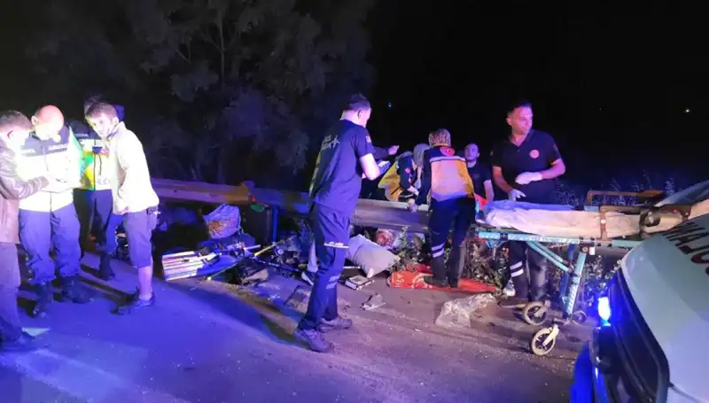 Minibüs Kazası Sonrası Savrulan Yolcular Hayat Mücadelesi Veriyor